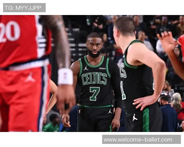 杰伦布朗12月场均32分表现引热议或与鞋子有关的背后故事